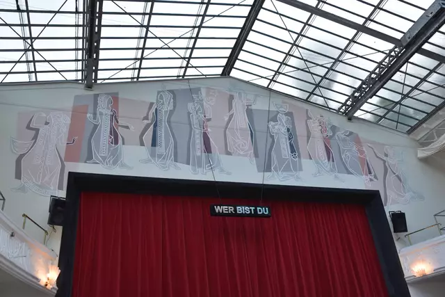 "Wer bist du" in der Sommerarena Baden. | Foto: Preineder