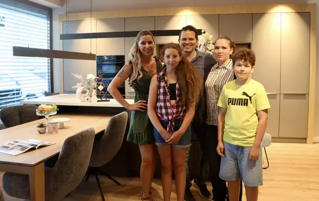 Geschäftsführer Michael Schütz mit Lebensgefährtin Michaela Haslinger und deren Kinder Fabienne, Sina und Matteo. | Foto: Barbara Babonitsch-Diewald