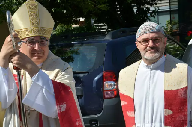 Zufriedene Gesichter bei Bischof Krautwaschl und Pfarrer Schönberger | Foto: Peter Taurer