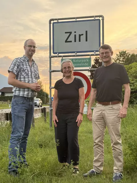 Die Marktgemeinde Zirl fordert Unterstützung für Maßnahmen gegen Ausweichverkehr an starken Reisewochenenden (v.l.n.r.): 1. Vizebürgermeister Lukas Kaufmann, Verkehrsausschussobfrau Regina Stolze-Witting, Bürgermeister Thomas Öfner (nicht im Bild: . Vizebürgermeisterin und Landtagsabgeordneten Iris Zangerl-Walser). | Foto: MG Zirl