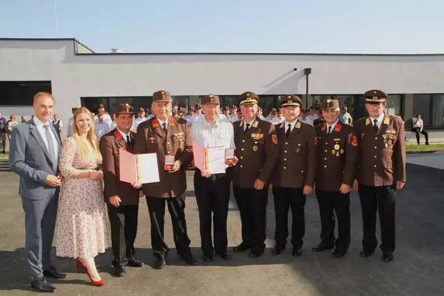 Mit dem "Verdienstkreuz des Landes Burgenland" wurden Walter Pratscher - Holzschlag und Roland Rodler - Altschlaining ausgezeichnet. | Foto: Peter Seper