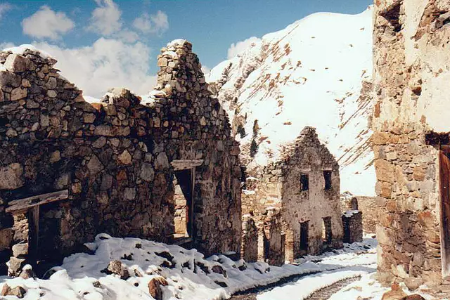 Bild 18: Hier ist im Herbst 1997 der 1. Schnee gefallen, aber alle Ruinen waren noch als solche intakt. | Foto: © Ing. Günter Kramarcsik