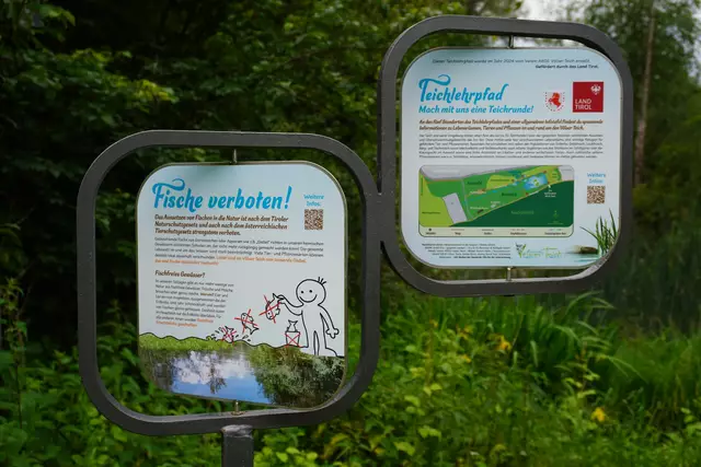 Die 12 beidseitig bedruckten tafeln bieten reichlich Infos rund um den Völser Teich. Bald werden diese mit einer Webseite ergänzt.  | Foto: AMG