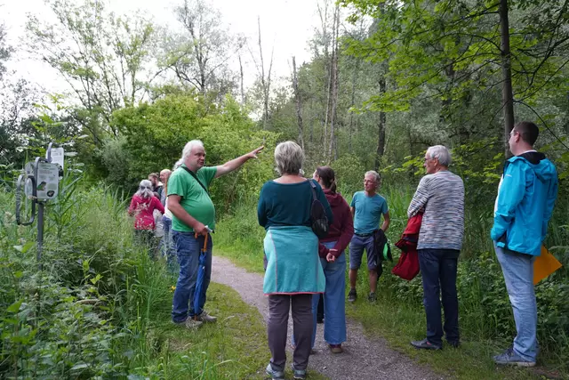 Bei der Einweihung des Naturpfades am 5. Juni gar es eine sehr umfassende Führung.  | Foto: AMG