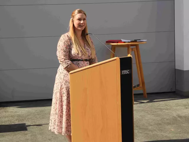 Vizebürgermeisterin Vanessa Tuder bei ihrem Begrüßungsstatement. | Foto: Peter Seper