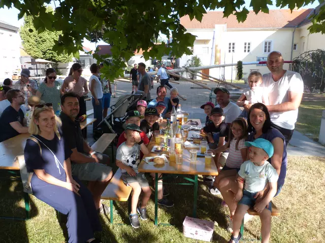 Fahnenschwingen in Neckenmarkt 2025 - ein Fest für Groß und Klein.