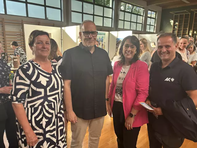 Martina Frischmann, Dir. Jörg Schlatter mit Kristin Prantl von der BIldungsdirektion und AK-Chef Günter Rietzler. | Foto: Perktold