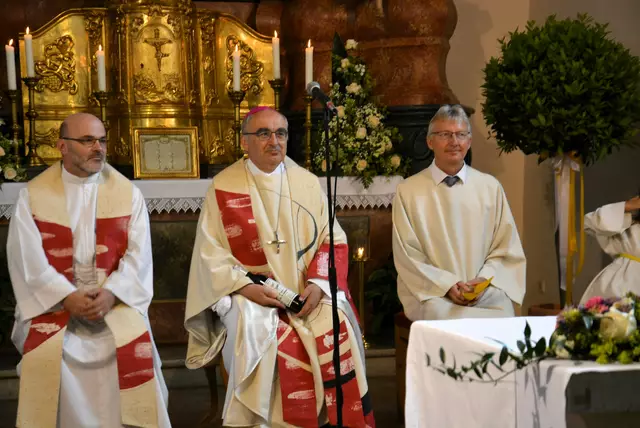 Diözesanbischof Wilhelm Krautwaschl und Pfarrer Martin Schönberger zelebrierten den Festgottesdienst in St. Michael. | Foto: Peter Taurer