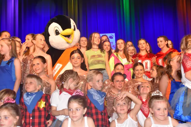 Maskottchen "Pingi" war natürlich mittendrin im Geschehen. | Foto: Michael Strini