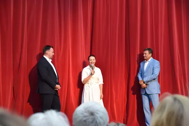 Kulturstadtrat Michael Capek, Bundesrätin Bernadette Geieregger und Künstlerischer Direktor Michael Lakner. | Foto: Preineder