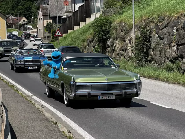 Der Kreisverkehr St. Peter-Freienstein war auch heuer wieder ein beliebter Treffpunkt mit bester Sicht bei den Ausfahrten der Iron Road for Children.  | Foto: Marktgemeinde St. Peter-Freienstein