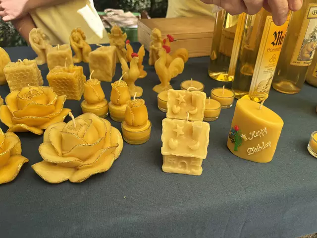 Osterkerzen, Weihnachtskerzen und bienenstockförmige Kerzen – jedes Stück erzählt eine eigene Geschichte. | Foto: Rosenberger