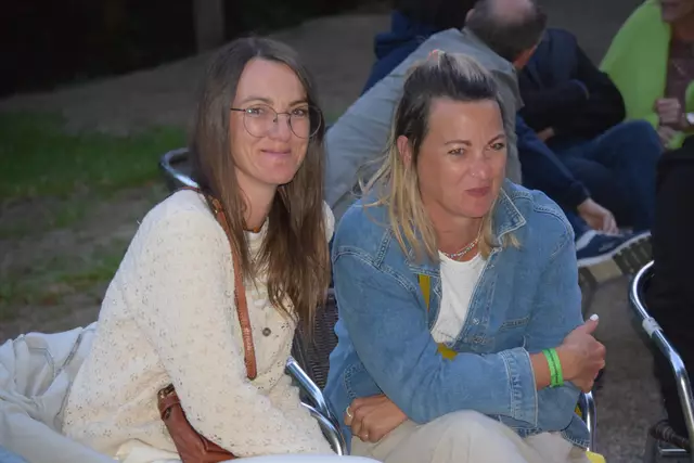 Mit Kabarettist Didi Sommer wurde der Pabneukirchner Kultursommer 2025 in den Holzwelten eröffnet. Vorprogramm mit DJ Nono, Norbert Hintersteiner.  | Foto: Josef Lumetsberger