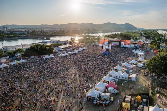 Eine kleine Event-Überraschung gab es am Sonntag in Wien: Die kommende Ausgabe des Donauinselfests soll erst Anfang Juli 2026 stattfinden. | Foto: Donauinselfest/Flickr
