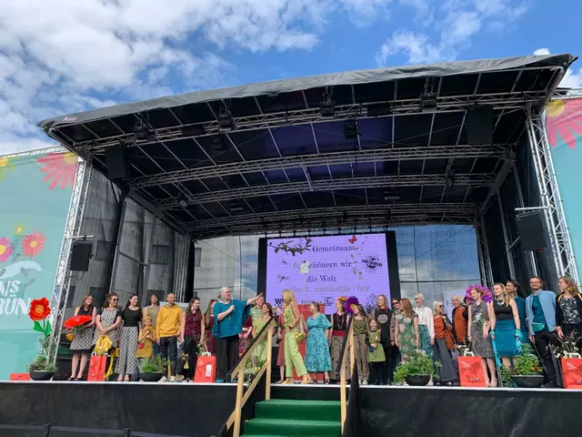 Der krönende Abschluss des bio-fairen Wochenendes in Schärding Ende Mai 2025 war die faire Modenschau auf der Hauptbühne der Landesgartenschau Innsgrün. | Foto: BORG Schärding