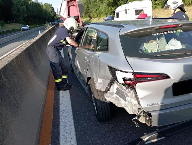 Die Stadtfeuerwehr Pinkafeld führte am Samstag zwei Fahrzeugbergungen auf der A2-Südautobahn durch.  | Foto: Stadtfeuerwehr Pinkafeld