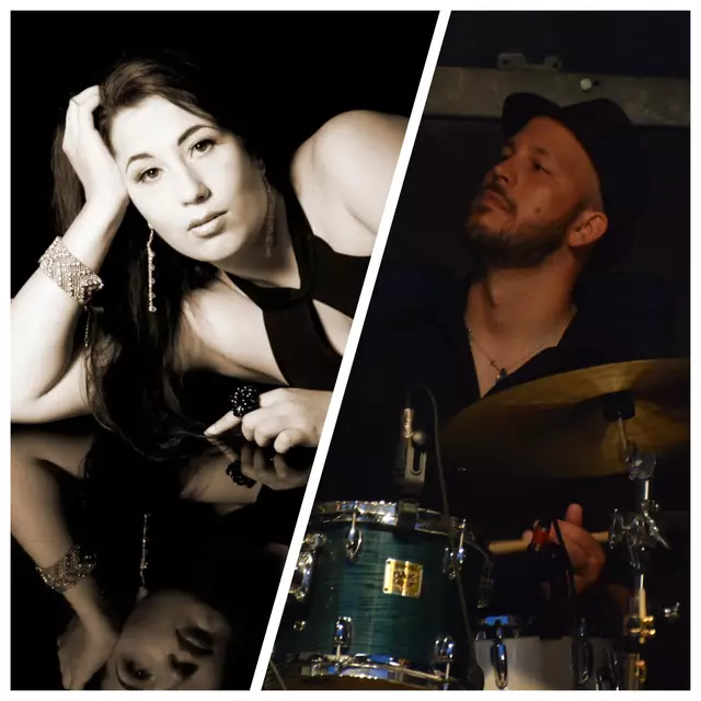 "Jazzaster": Rita Gollner und Mirko Schuler begleiten die Modeschau im Salzwassser musikalisch. | Foto: Schuler