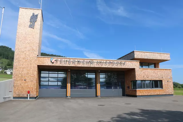 Das neue Feuerwehrhaus in Nußdorf ist über eine Rampe und den Hintereingang komplett barrierefrei. | Foto: Rabl
