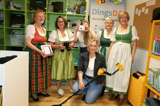 Bibliothekarinnen von Weißbach: Bibliotheksleiterin Irmgard Leitinger, Astrid Schwaiger, Kathrin Heigl, Monika Möschl, Christine Haitzmann und Carina Sankul (vorne). | Foto: Bibliothek Weißbach