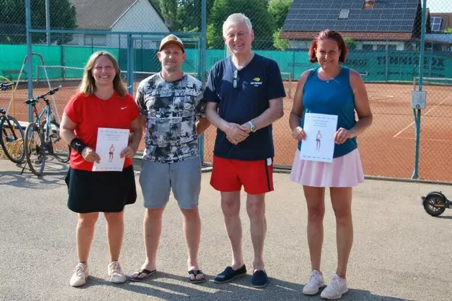 Platz 1 für Sabrina Schmid (links) und Alexandra Plank (rechts) | Foto: Trettenhahn