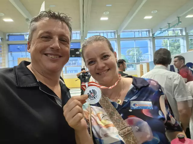 Vizestaatsmeisterin im Einzel - Messner Tanja (DSV Rosental) mit Vizepräsidenten des österreichischen Dartsverband Cichy Thomas