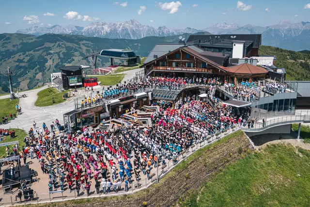 Der Weltrekord für den „höchstgelegenen Country &amp; Western Line Dance Workshop“ wurde offiziell bestätigt. | Foto: Zell am See-Kaprun/Joe