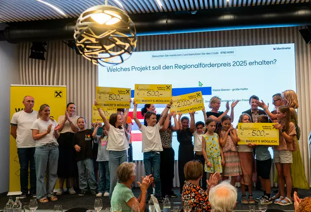 Die engagierten und glücklichen Gewinner:innen des Regionalförderpreises 2025. | Foto: RB Liefering-Maxglan-Siezenheim