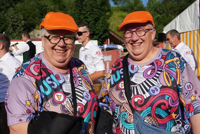 Auch Teilnehmer des in dieser Woche in Wagrain stattfindenden Zwillingstreffens kamen zum Fest. | Foto: Nicole Hettegger