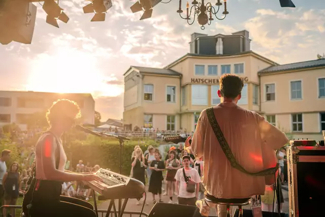 Die Besucher erwarten Indie-Größen, Spoken Word und ein Familienkonzert unter freiem Himmel. | Foto: Tobi Gast