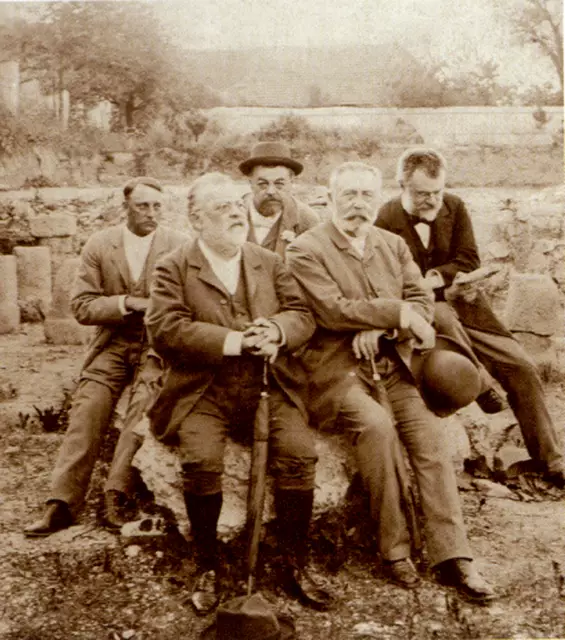 Museumverein-Gründer: Realitätenbesitzer Franz Plochberger, Güterinspektor Heinrich Postl, Landgraf Vinzenz Egon Fürstenberg, Major Karl Christ und Landesgerichtsrat Edmund Schmidel  | Foto: Archiv Museumverein