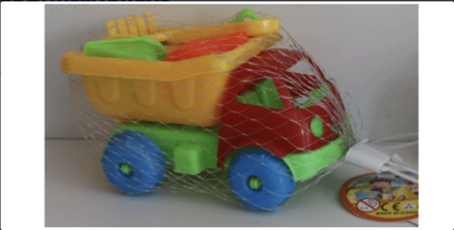 Dieses Spielzeug enthält Kleinteile, die sich beim Spielen lösen und leicht verschluckt werden können. | Foto: AGES