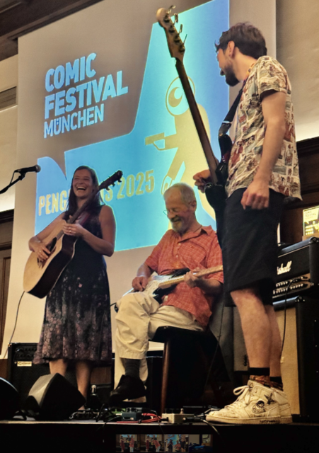 Chris Scheuer und seine Tochter ließen auch musikalisch beim Comic Festival München aufhorchen. | Foto: Georg Gratzer