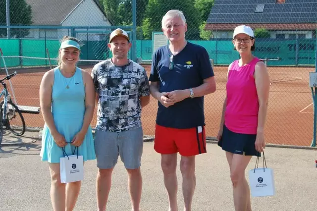 Platz 2 ging an Lisann Kahle (links) und Sandra Schicha (rechts)  | Foto: Trettenhahn