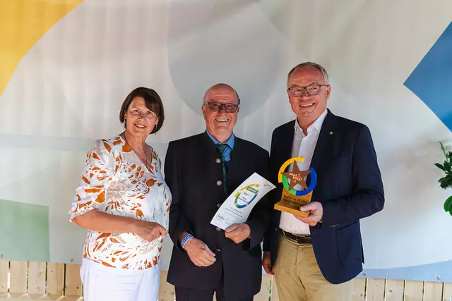Stephan Pernkopf, Obfrau Maria Forstner, Dorfheld Helmut Leonhartsberger | Foto: Benjamin Wald