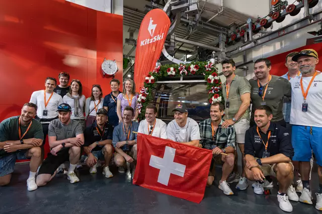 Zahlreiche Freunde und Weggefährten gratulierten Odermatt zur eigenen Gondel. | Foto: alpinguin