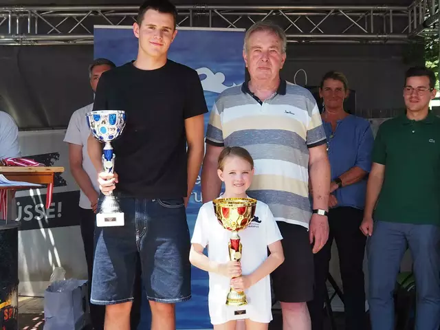 Die Lenzinger Stadtmeister 2025
v. l. n. r.: Stadtmeister Tobias Haberl, Stadtmeisterin Helene Thurnhofer, Sportreferent Josef Zauner