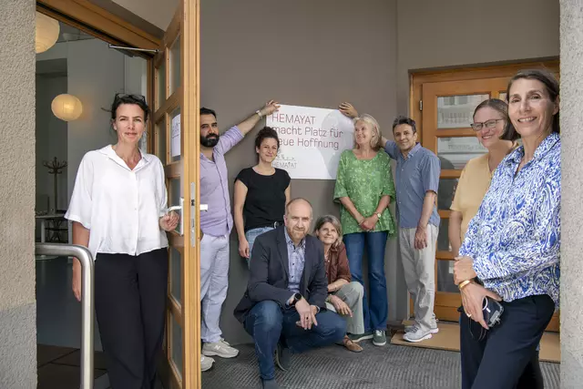 Auch das Team rund um Geschäftsführerin Cecilia Heiss (r.) freut sich über die neuen Räumlichkeiten.  | Foto: Katharina Gossow