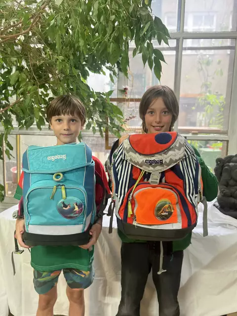 Von der Schultasche bis zum Lineal sind alle Gegenstände willkommen. | Foto: Verein MUT