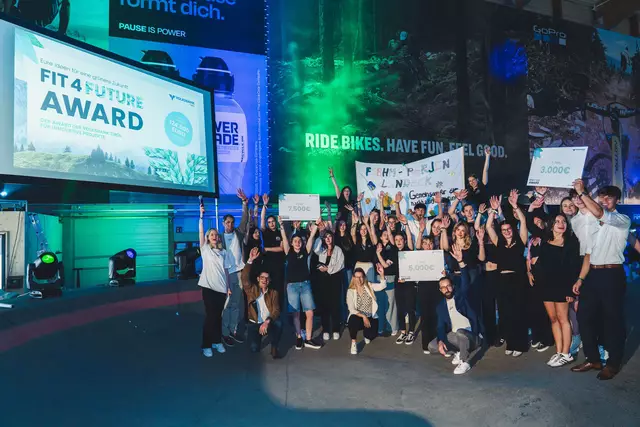 Die Sieger der Kategorie "Oberstufe" - hier konnten gleich drei Landecker Bildungseinrichtungen überzeugen.  | Foto: Volksbank Tirol