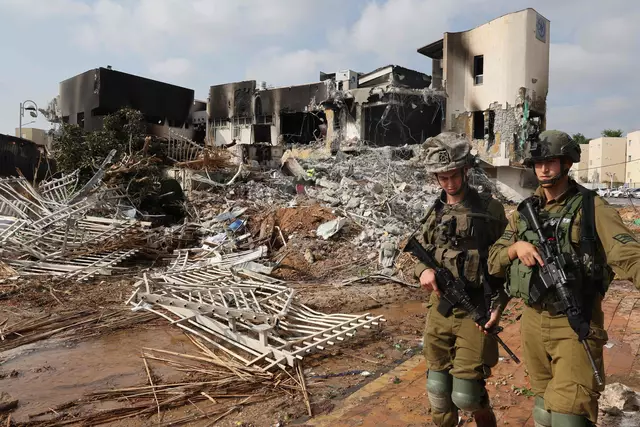 Bilder von zerstörter Infrastruktur gehen um die Welt, an immer mehr Schauplätzen kommt es zur militärischen Eskalation. | Foto: JACK GUEZ / AFP / picturedesk.com