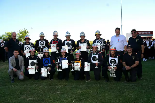 Gruppenfoto aller Sieger und Pokalempfänger in Silber. | Foto: BFKDO Mistelbach