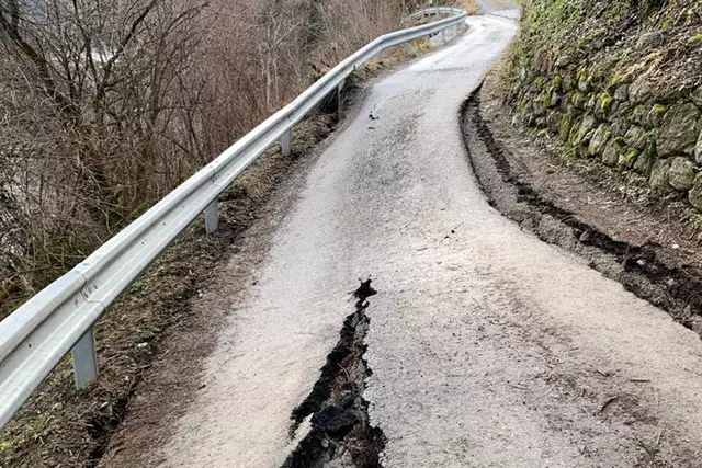 Bild 04: dieser Radwegabschnitt setzte sich massiv in Richtung Inn in Bewegung. | Foto: © Ing. Günter Kramarcsik
