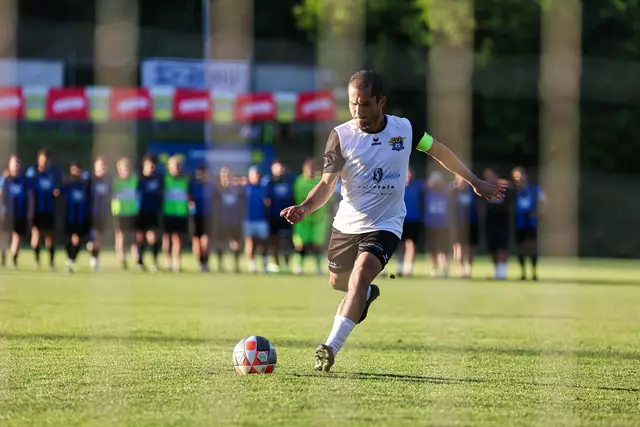 Lichtenbergs Urgestein Josip Gavric ballerte seine Jungs mit seinem entscheiden Elfer auf Wolke sieben. | Foto: Reischl