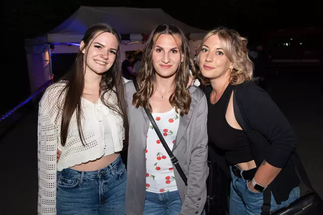 Selina Hochkirchner, Iris Schermann und Melanie Handl genossen die Party-Nacht im Pfarrstadl. | Foto: er