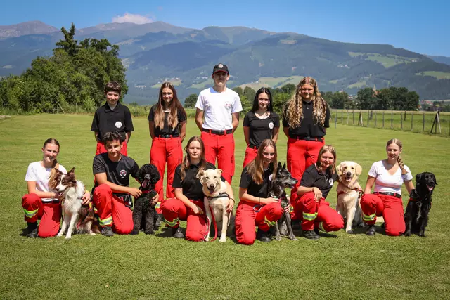 Besonders stolz ist die Österreichische Rettungshundebrigade (ÖRHB) auf ihren engagierten Nachwuchs. Elf Jugendmitglieder zeigten sich ebenso motiviert und lernbereit wie die Erwachsenen. | Foto: ÖRHB