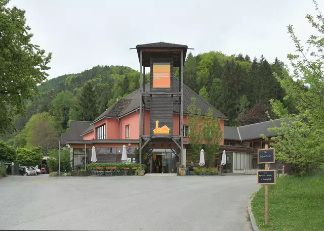 Im Innenraum stehen 40 Sitzplätze zur Verfügung, zusätzlich gibt es Außenbereiche. | Foto: Anton Steinwider