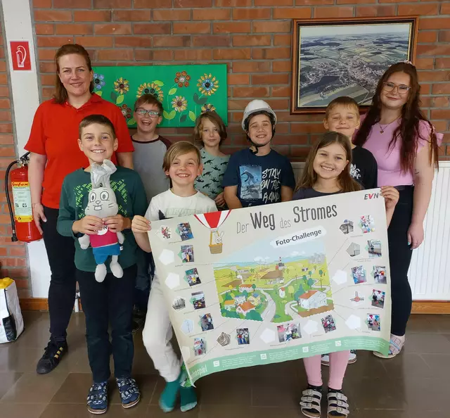 Die Schülerinnen und Schüler der Volksschule Allentsteig beobachten auch, wo es in ihrer Nähe Energieanlagen gibt und wofür bei ihnen zu Hause elektrische Energie verbraucht wird. | Foto: EVN