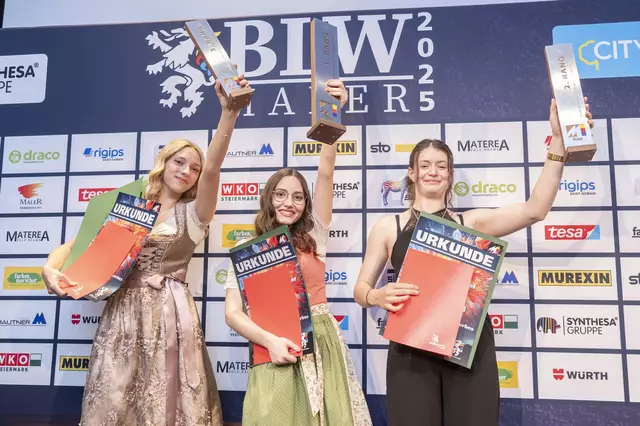 So sehen Siegerinnen aus: Andrea Weberhofer (M.) aus Puch bei Weiz sicherte sich den Sieg nur hauchdünn vor der Vorarlbergerin Valentina Zündel und Ana Gosch aus Eibiswald (l.) | Foto: Fischer