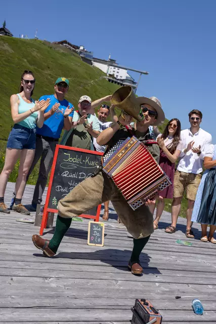 Workshop mit Thomas Reitsamer: Almschrei und Juchitzer. | Foto: Schmittenhöhebahn AG
