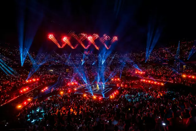 Das Stadion wurde in ein riesiges Lichtermeer verwandelt. | Foto: Jürgens TV/Beckmann